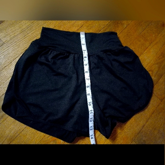 SHEIN - High Waisted Wide Waistband Phone Pocket Sports Shorts - Picture 4 of 8